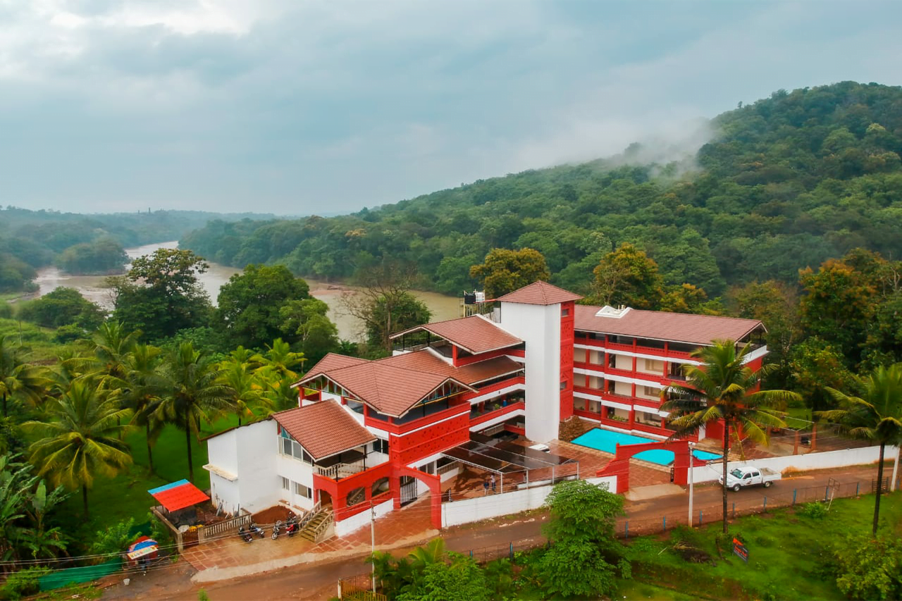 River side hotel.png